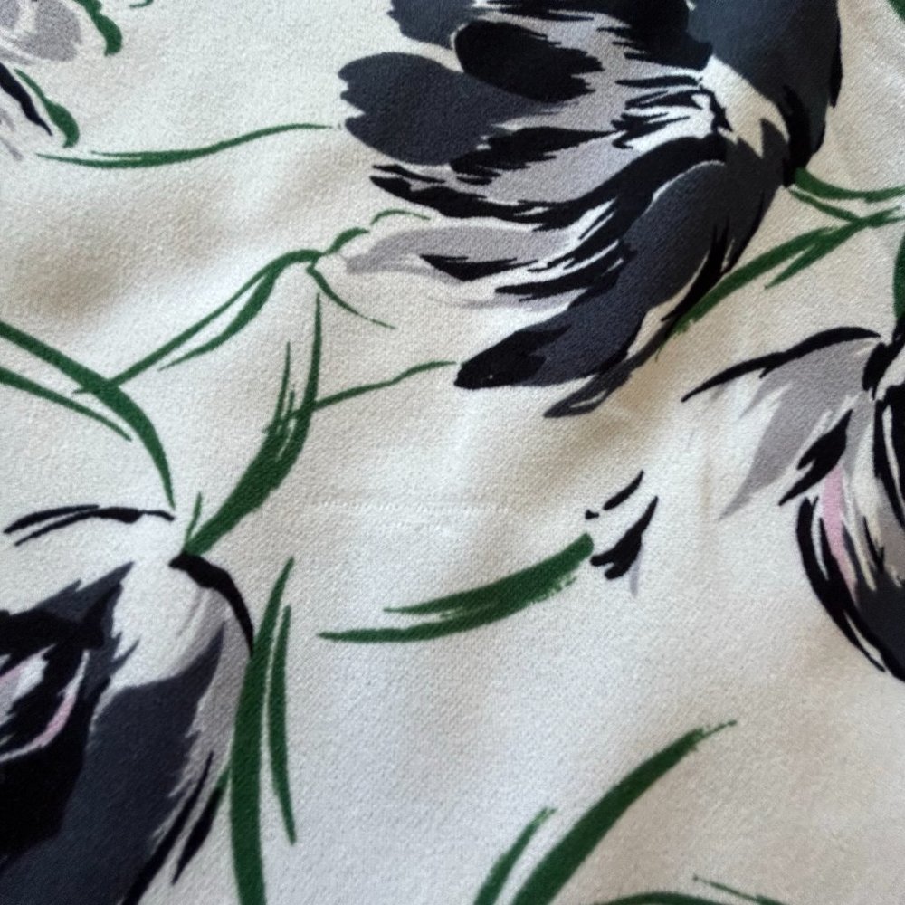Ann Taylor White with black/grey/green flowers blouse Size S - Picture 5 of 8